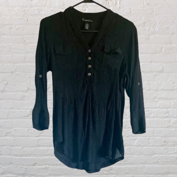 SIGNATURE STUDIO TEXTURED BLOUSE TOP W/ ADJUSTABLE SLEEVES & POCKETS - Picture 5 of 11